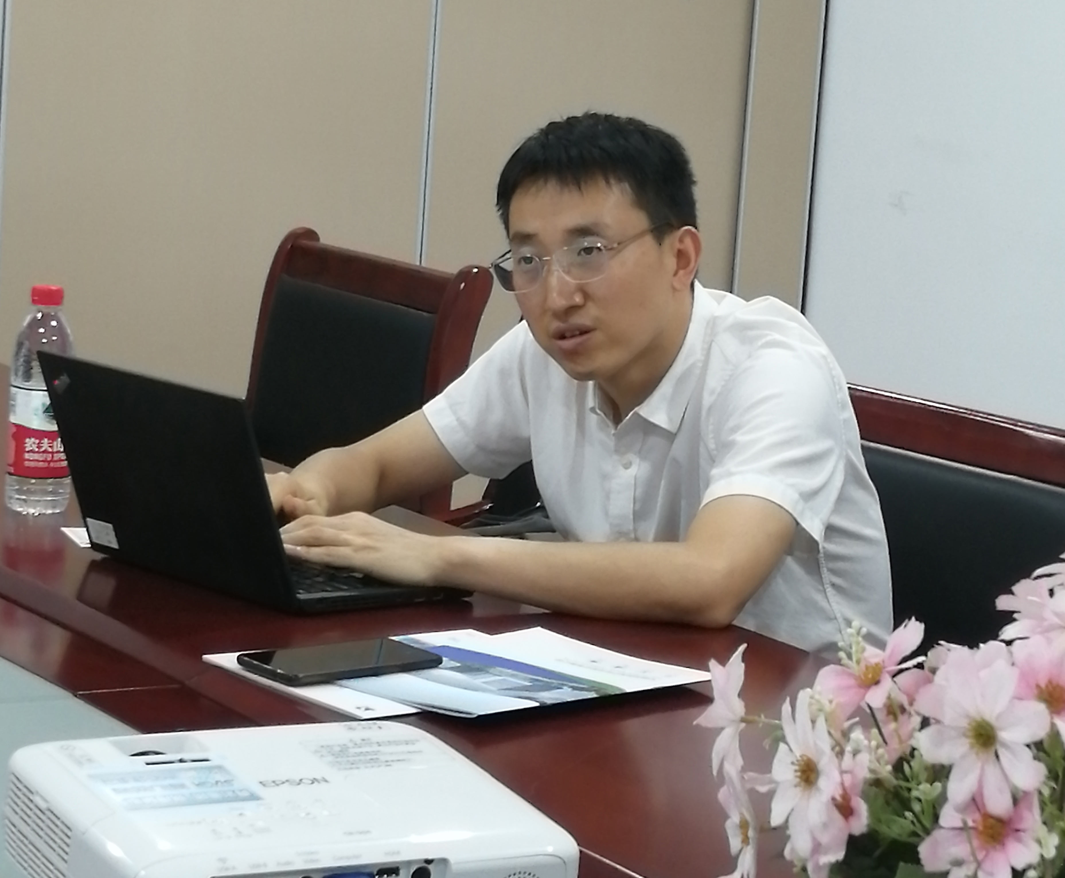 新華社經濟新聞采訪部主任程士華一行蒞臨深藍醫(yī)療考察調研